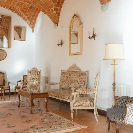 Alojamiento El Monasterio Hostel *
