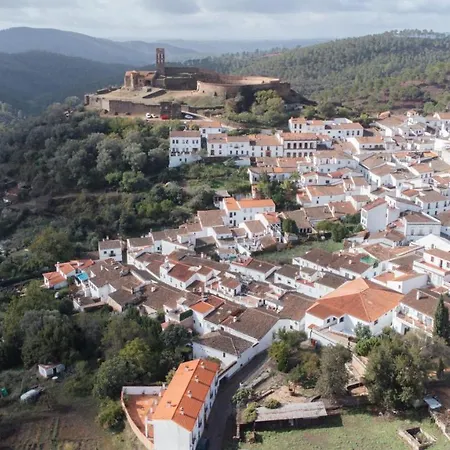 Alojamiento El Monasterio Hostel *